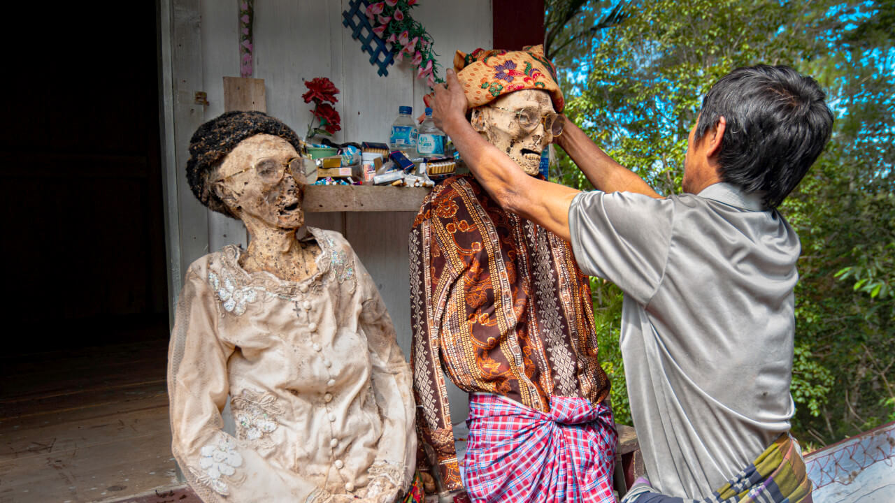 These cultures around the world celebrate death in unusual ways [Myend]