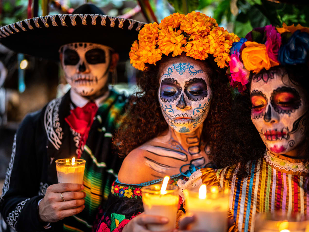 Día de los Muertos [parade.com]