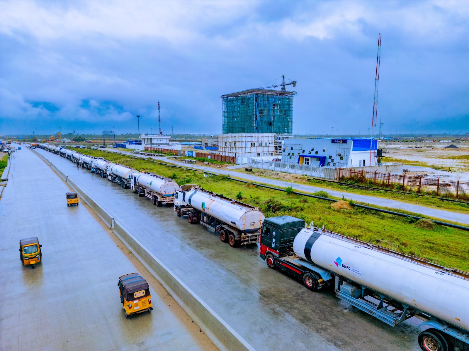 NPPC sends 300 trucks to lift petrol from Dangote Refinery, Lagos clears traffic [X:@nnpclimited]